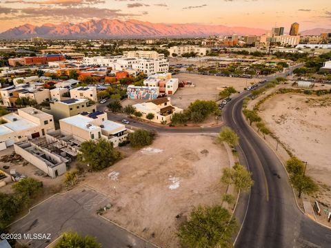 HUGE residential lot at an incredible price, just 750k, with the potential for 9 residential units. Infrastructure is close, costs won't be prohibitive. This is a stunning opportunity for you to finish out the Mercado with casitas, townhomes, individ...