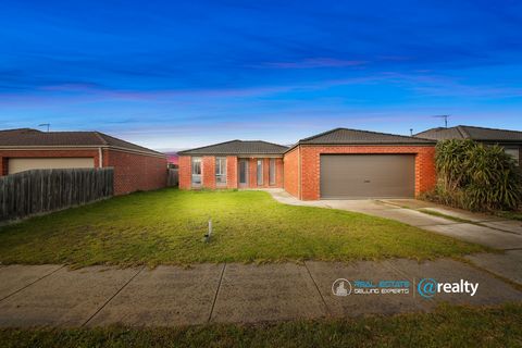 This prime positioned house is on Stringybark Place in Longwarry Victoria. Underground power gives a cleaner & more attractive look to the area. Prime positioned home is also close to Longwarry Primary School, Recreation reserve, Shops, Train Station...