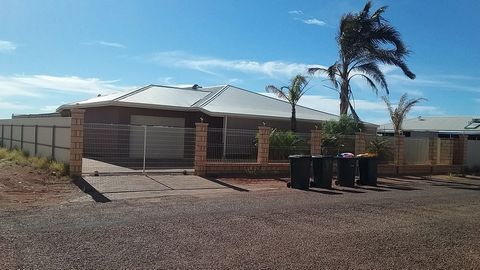 Welcome to 860 square metres of opportunity in Coober Pedy, South Australia. This four bedroom, two bathroom property with a single garage is ready to be made into your own paradise. With 220 square metres of living space and a spacious rumpus room, ...