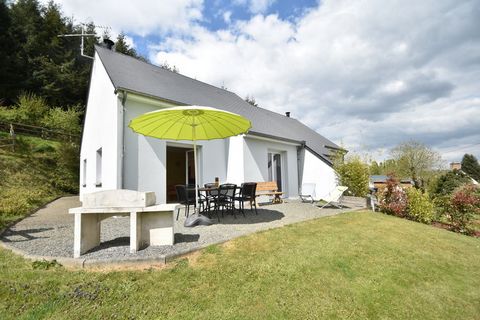 This modern house is situated in a very quiet location in a beautiful setting. This well-equipped holiday home has beautiful, bright rooms and has been furnished with great care. There is a very large garden where children can play. There are play mo...