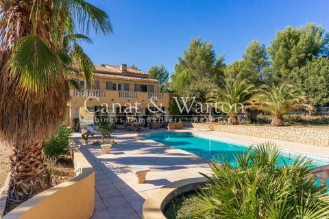 Come and discover this beautiful property of 285m2 on a plot of 6,895m2. The main Villa has been renovated with great taste and offers generous volumes. To begin , a beautiful welcoming entrance followed by the very beautiful bright living room of ap...