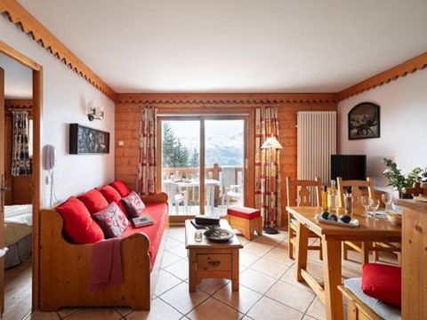 Located in Arc 1800, this residence blends perfectly into the mountain landscape. Enjoy an impressive panoramic view of Mont Blanc. Ski-in, ski-out access to the Paradiski ski area and its 450 km of pistes. The residence is ideal for families. It has...