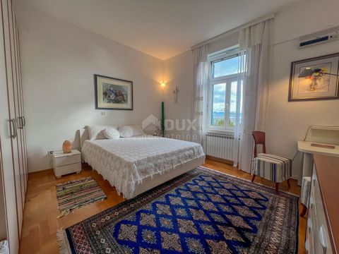 Location: Primorsko-goranska županija, Opatija, Opatija - Centar. OPATIJA, CENTER - apartment for rent in a historic villa only 50m from the sea The apartment is located on the first floor of a well-built Austro-Hungarian villa only 50m from the sea,...
