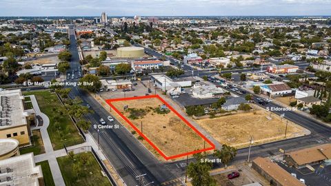 Rare opportunity to purchase six vacant lots together, with a total ot size of 26,700 SqFt. The investment appeal of these lots are their central location in downtown Stockton. This area embodies a vibrant blend of residential, retail, office, and in...