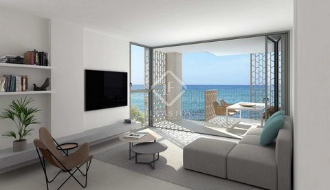 Fantastic new build apartment on the seafront, with beautiful views of the sea and the beach. It is part of the new build design development of 9 exclusive homes, located on the beachfront, on the seafront promenade of Sant Antoni de Calonge, a true ...