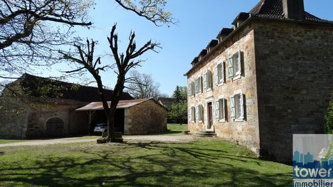 5 minutes from the Bastide de Villeneuve d'Aveyron in a quiet hamlet in the Aveyron countryside, large habitable Bourgeois House (1851) (186m2) in stone with many stone outbuildings (barn-shed-barn-outbuilding). The house is composed on the ground fl...