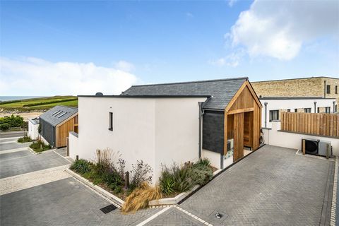 Just two miles from bustling Newquay with a wide range of attractions and diversions, Porth offers the perfect blend of tranquillity with all the amenities a discerning family could wish for. There are restaurants, shops, a pub and beach café, and ju...