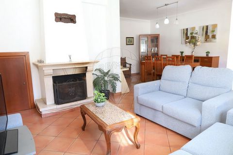Be enchanted by this splendid 3+1 bedroom villa in Olho Marinho, a true pearl in the heart of the municipality of Óbidos. This house is so much more than just a home; It is an invitation to quality of life. Imagine yourself enjoying unforgettable fam...