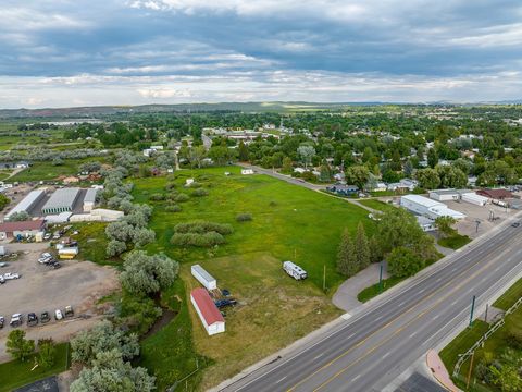Available for sale, just over 4 1/2 acres of land with over 430 feet of Main Street frontage, this commercially zoned property has access available from North Lane and/or 10th Street, this is a blank canvas to add a new business, housing, apartments ...
