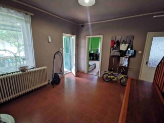 Price: £34,402.00 Category: House Area: 150 sq.m. Plot Size: 1624 sq.m. Bedrooms: 4 Bathrooms: 2 Location: Countryside £34.402 All-in costs, excluding 4% tax Address: Drávafok, Baranya, Hungary Category: South - Baranya Property type: House Lot size:...