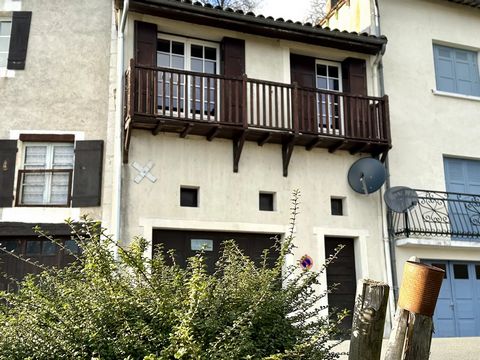 An ideal lock up and leave holiday house with sunny garden and cave. The house comprises a kitchen/ /diner with wood burning stove, living room with balcony, bedroom which also opens to the balcony, shower room. Downstairs are a further 2 rooms that ...