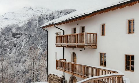 Этот роскошный лыжный домик в Доломитовых Альпах станет идеальным выбором для групп до 10 человек, ищущих подлинное очарование и домашний комфорт во время своего альпийского отдыха. Шале расположено в тихом и спокойном уголке высокогорной деревушки, ...