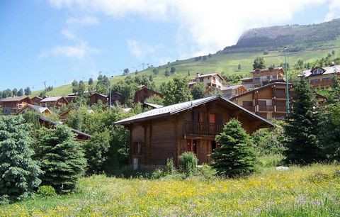 The chalet is situated at the entrance of the ski resort Les Deux Alpes, at the foot of the slopes, allowing you to ski right from the doorstep of your chalet: a ski-in, ski-out chalet, ideal for families and fully south facing. Attractions of the re...