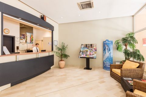 Your residence 30 km away from Nice, Maeva Les Citronniers Residence is situated in the resort of Menton on the French Riviera that enjoys an exceptional climate throughout the year. Located right in the heart of Menton's town centre, offers fully-eq...