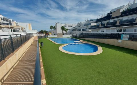 Apartment for sale in Gran Alacant, Costa Blanca The property has 3 bedrooms with fitted wardrobes, two bathrooms (1 en suite), separate kitchen with high and low furniture, living room with huge windows leading to large terrace with unobstructed vie...