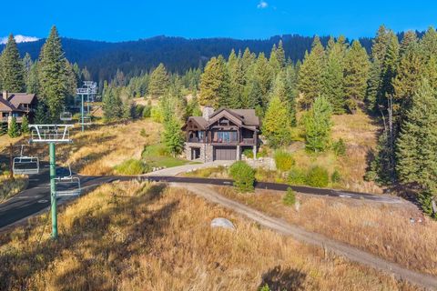 OWNER WILL FINANCE AT 5% INTEREST! Luxury mountain estate in Tamarack's Whitewater Estates along the Buttercup ski lift. This over 5,200 sq ft 5 bedroom elegant home has natural design elements throughout that complement its beautiful mountain settin...
