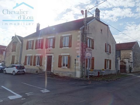 Villon dorpshuis, bewoonbaar zonder werk, bestaande uit op de begane grond een grote centrale ingang die de leefruimtes verdeelt, woonkamer, keuken, woonkamer (die een slaapkamer kan zijn), Badkamer, toilet, stookruimte / wasruimte en toegangsveranda...