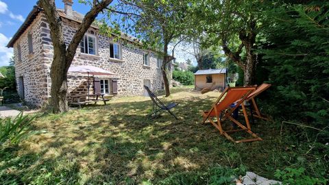 Pour tout renseignements Séverine DARNE : ... Exclusivité au coeur d'un des plus beaux village de Haute-Loire , situé à 10 minutes de la station de ski des Estables et à 30 minutes de Puy en Velay. Beaucoup de charme pour cette maison en pierre rénov...