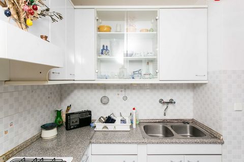 Apartment Bor is a self-catering accommodation located in the Gorica area of Dubrovnik and ideally placed as it is only a 20 min walk away from both the historic Old City and downtown Dubrovnik. This lovely air-conditioned apartment features beautifu...