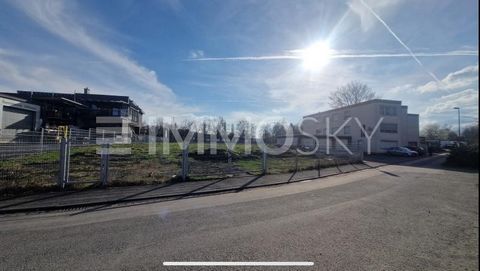 For sale is an attractive commercial plot, currently undeveloped and ready for commercial development, ideally located on a busy main road in the industrial area. With an area of a generous 1621 square meters, this plot offers a variety of opportunit...