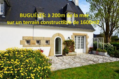 EXCLUSIVITÉ. Côtes d'Armor. 22710. Jo Gloaguen vous propose au coeur du village côtier de Buguéles à 5 mn de Penvenan, en situation exceptionnelle, une demeure contemporaine de 185 m2 (170 m2 habitables) sur un terrain arboré de 1636 m2 environ à 200...