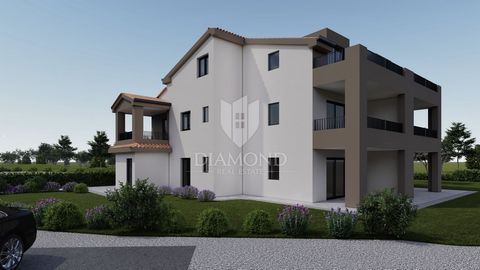 Location: Istarska županija, Poreč, Poreč. Poreč, new building, apartment on the ground floor with a yard. Near the city of Poreč, this interesting apartment on the ground floor of a total of five apartments in a residential building is for sale. The...