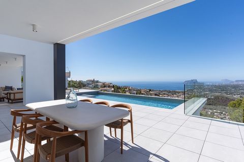 Imóveis de luxo em Benitachell Villa mediterrânea de luxo com vista panorâmica para o mar: uma obra-prima do design contemporâneo Aninhada em um resort exclusivo na Costa Blanca, esta villa recém-construída é um triunfo da arquitetura mediterrânea mo...