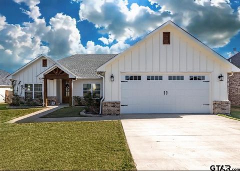 Welcome to 1548 Nate Circle in Bullard, TX! This stunning home offers a spacious and comfortable living experience. With 1,746 square feet of living space, this property features 4 bedrooms, 2 bathrooms, and a 2 car garage. Step inside to discover th...