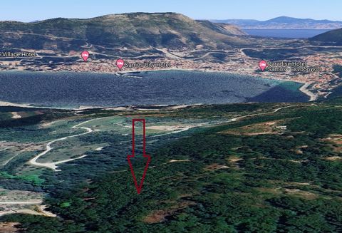 Grundstück zum Verkauf auf der Insel Samos. Eingetragenes Grundstück mit einer Fläche von 11.272 m² an Stelle des Propheten Ilias, Ano Vathi, Samos. Das Grundstück bietet einen Panoramablick auf die Bucht von Samos, 1600 Meter vom Hafen entfernt. Gee...