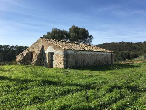 In the Parque Natural do Sudoeste Alentejano e Costa Vicentina, terrain with 21 Ha in Bordeira/Aljezur. Includes ruin to rebuilding. For this property there is a pre-approval to the reconstruction of 600 m2 with use of Rural Tourism. Idyllic landscap...