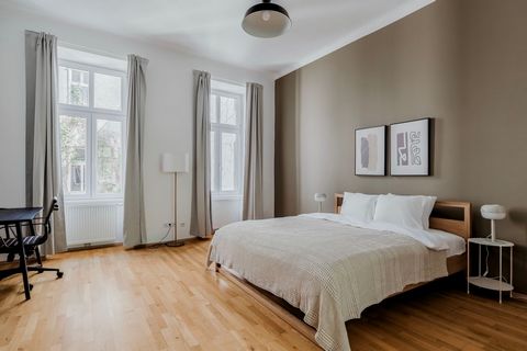 Kommen Sie und leben Sie vom ersten Tag an in Wien mit diesem stilvollen Apartment mit einem Schlafzimmer. Sie werden es lieben, nach Hause zu kommen, in diese durchdacht eingerichtete, wunderschön gestaltete und voll ausgestattete Wohnung im 9. Bezi...