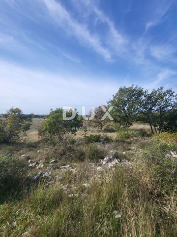 POLIČNIK, ZADAR - Działka rolna o powierzchni 862 m2 Sprzedam działkę rolną - Poličnik, Zadar! Na sprzedaż atrakcyjna działka rolna o powierzchni 862 m², położona w spokojnym i naturalnym otoczeniu Poličnika, zaledwie 15 minut jazdy od Zadaru. Ta wyj...