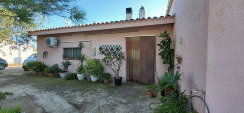 Rustic finca for sale with a cozy semi-detached house in a quiet and natural environment. The property has mains electricity and communal well water. Inside the house we find the dining room with fireplace, an equipped kitchen, 2 bedrooms and a bathr...