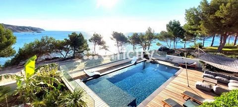 13620 - CARRY-LE-ROUET - SECURE DOMAIN - 10 ROOMS - 6 BEDROOMS - 430.0 M² - MAGNIFICENT EXCEPTIONAL PROPERTY WITH SWIMMING POOL AND JACUZZI WITH PANORAMIC SEA VIEW. Completely renovated in 2023, this luxury villa will easily charm you with its vast s...