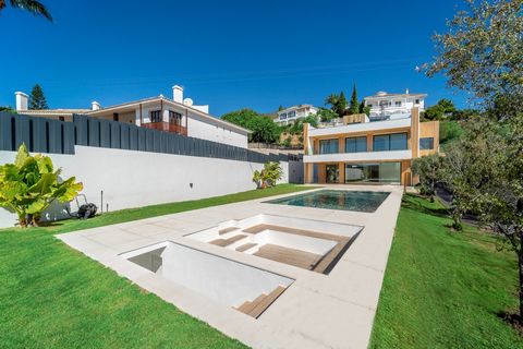 IMPORTANT FOR MORE INFORMATION AND A SPEEDY RESPONSE PLEASE LEAVE A TELEPHONE NUMBER. THIS EXCEPTIONAL 5-BEDROOM, 5-BATHROOM VILLA IS THE EPITOME OF MODERN ELEGANCE, DESIGNED FOR ULTIMATE COMFORT AND STYLE. THE ROBUST FOUNDATION IS CRAFTED FROM REINF...