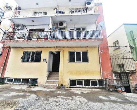 KUS-001 Our 2 + 1 Apartment located on the Upper Street of the Land Registry Office in Kuşadası Camiatik Neighborhood -The interior has been completely renovated -Electricity and Plumbing has been completely renewed. -Our house has a front façade, -T...