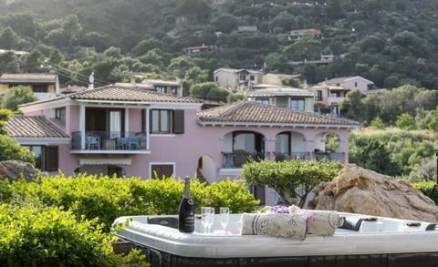 Gartenhaus mit Panoramablick auf das Meer,Swimmingpool, 5 Minuten vom Strand entfernt Die Gartenwohnung verfügt über eine geräumige Veranda mit Panoramablick auf das Meer und Außenmöbel. Es befindet sich in einer Villa, die für einen exklusiven Urlau...