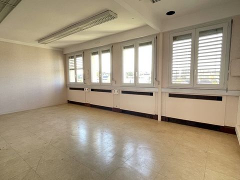 Idéal pour un investisseur : rentabilité très attractive. Auxerre, proche centre-ville, résidence au calme. Appartements studio et F2, possibilités autres surfaces à la demande (F3, F4). Du studio au F2, de 19 m² à 36 m² voire plus. A partir de 25 00...