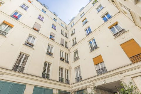 Checkmyguest biedt u een prachtig appartement van 86 m² in het hart van de historische wijk Marais. Deze uitzonderlijke accommodatie omvat drie comfortabele en elegante slaapkamers, die een ideale leefomgeving bieden voor uw verblijf in Parijs. Profi...