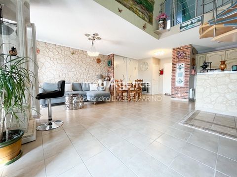 Situé à Lorgues (83510), cet appartement offre un cadre de vie paisible. À proximité des commerces et restaurants, les habitants profitent d'un quotidien pratique et convivial. La résidence datant de 2011 où se trouve cet appartement offre un cadre m...