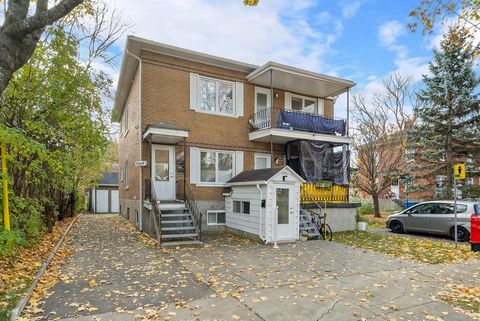 5 logements sur Maréchal-Foch avec beaucoup de rangements. Revenus effectifs de 38 436$/an (revenus potentiels de 49 236$/an). Deux 3 1/2 au rdc, deux 3 1/2 à l'étage et un 4 1/2 au sous-sol. 1 logement de disponible pour propriétaire occupant évalué...