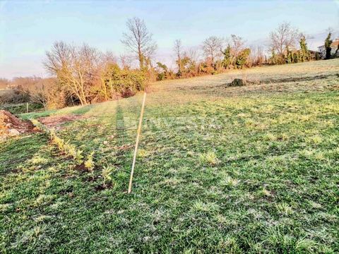 Location: Istarska županija, Žminj, Cere. Vendita di terreno edificabile a Balići, Žminj - Eccellente opportunità di investimento Descrizione: È in vendita un terreno edificabile eccezionalmente interessante nel villaggio di Balići, nel comune di Žmi...