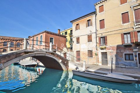 Ort: Dorsoduro, Venedig Das Eigentum befindet sich im Dorsoduro-Viertel, in einem typisch venezianischen Einstellung, mit Blick auf einen Kanal und 