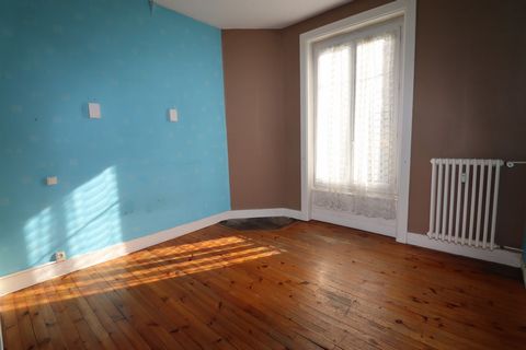 En exclusivité, quartier Montplaisir rue Conte Grandchamp, T2 de 39M2 au 2ème étage sans ascenseur, dans une copropriété bien entretenue comprenant 4 étages. Il se compose d un séjour cuisine de 18 M2 , une chambre de 12 M2, une salle deau avec wc. D...