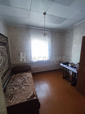 Номер в базе компании: 26525371. Продается дом в г. Курганинск. Характеристики Площадь кирпичного дома составляет 104 квадратных метров. Планировка позволяет максимально эффективно использовать площадь. Состояние дома жилое, но требует некоторых влож...