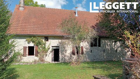 A26789PRD19 - Propriété remarquable et originale composée d'une maison d'habitation en pierre et d'un grand chalet en bois sur un beau terrain avec puit, coin potager, petit enclos, abris de jardin et arbres fruitiers. En face de la propriété, grand ...