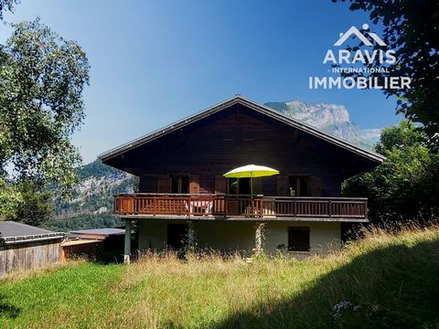 Superb chalet of 115 m2 of living space, ideally located in the heart of Sixt-Fer-à-Cheval, in the middle of mountains, pastures and a nature reserve. This property offers a bright living space with a large terrace, 4 bedrooms as well as 2 additional...