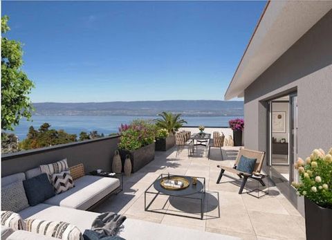 A Thonon les Bains ,dans le très renommé Quartier Concise , Très Bel Appartement en Attique avec une Terrasse de 134 m2 donnant sur la vue du Lac et Massifs Chablaisiens , qui vous accueille avec une entrée , un séjour Cuisine donnant sur une grande ...