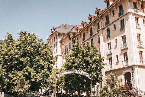 Lieu incontournable d'Allevard les Bains depuis 1908, l'Appart'Hôtel Le Splendid*** est une escale de charme. Blottie au cœur du Parc Thermal, cet ancien palace a été entièrement rénové en 2007. Véritable havre de calme et de détente, la résidence vo...