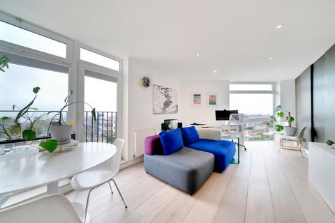 Key Features On-Site Gym & Concierge Virtual Walkthrough & Video Available Excellent Condition - Please see virtual tour Popular London Fields Location Bulthaup Kitchen and further upgraded fixtures & Fittings throughout Secure development ...   Desc...